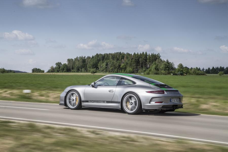  Porsche 911 R 2016 года  (фото 9 из 50)